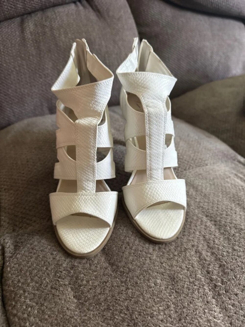 Vera Wang sandals